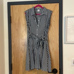 never worn wrap style dress w functioning buttons